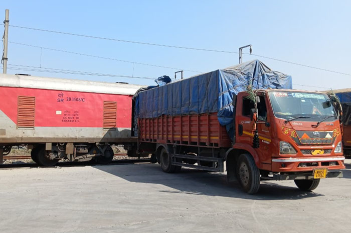 Cargo loading unloading transport operations India