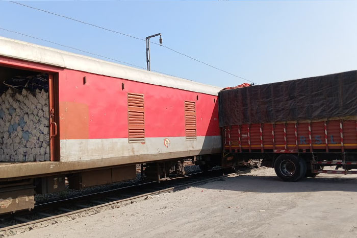 Freight truck transport Mumbai highway logistics service